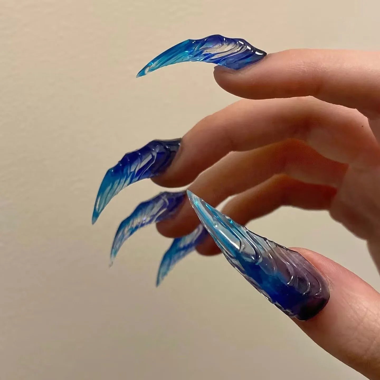 Frozen Venom 🩵 Sculpted Ice Claws
