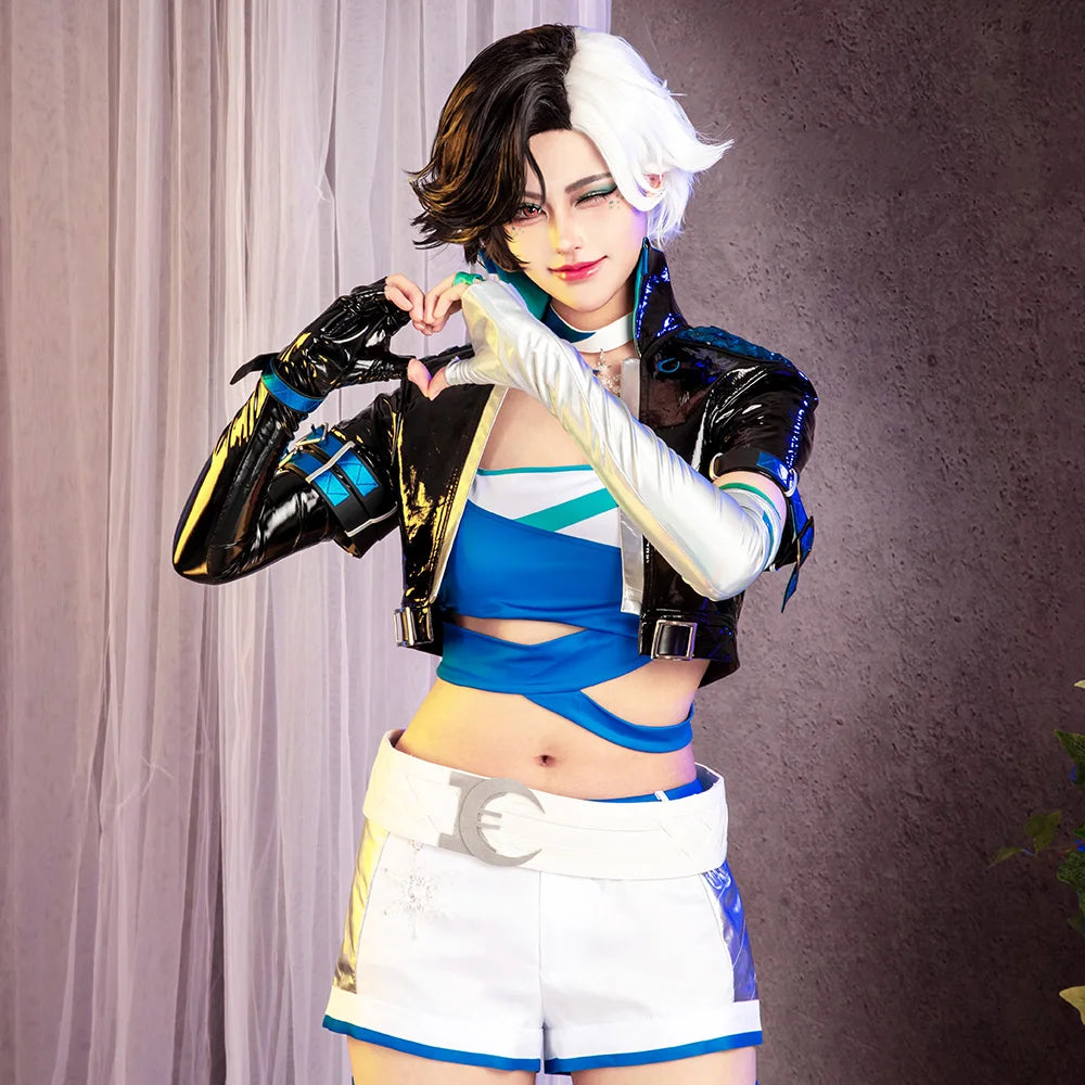 ❄️ Luna Snow – K-Pop Star Turned Superheroine