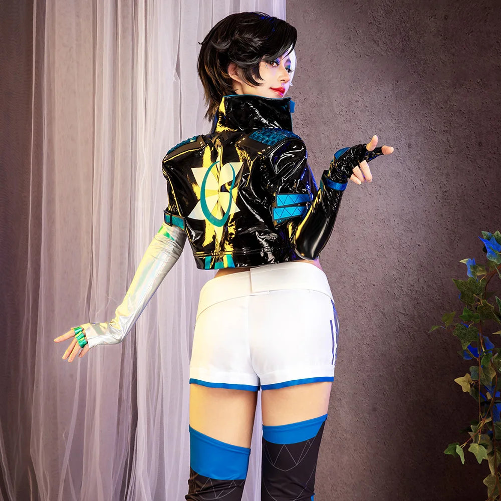 ❄️ Luna Snow – K-Pop Star Turned Superheroine
