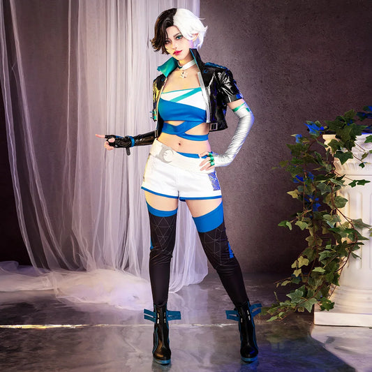 ❄️ Luna Snow – K-Pop Star Turned Superheroine